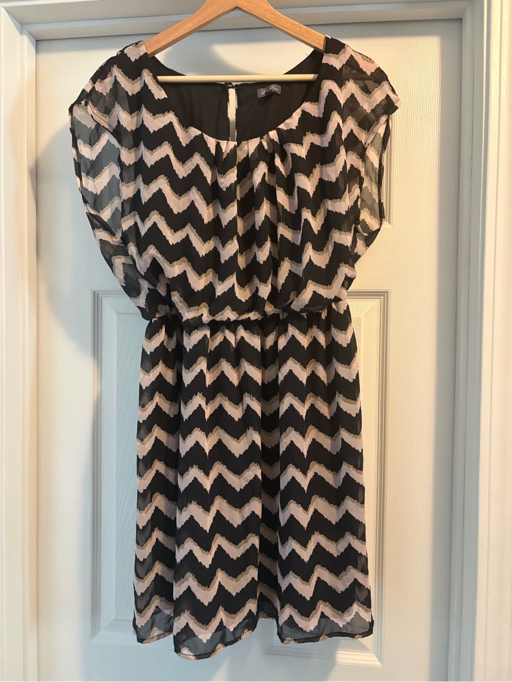 Lily Rose Black and Neutral Colored Chevron Short Sleeve Dress